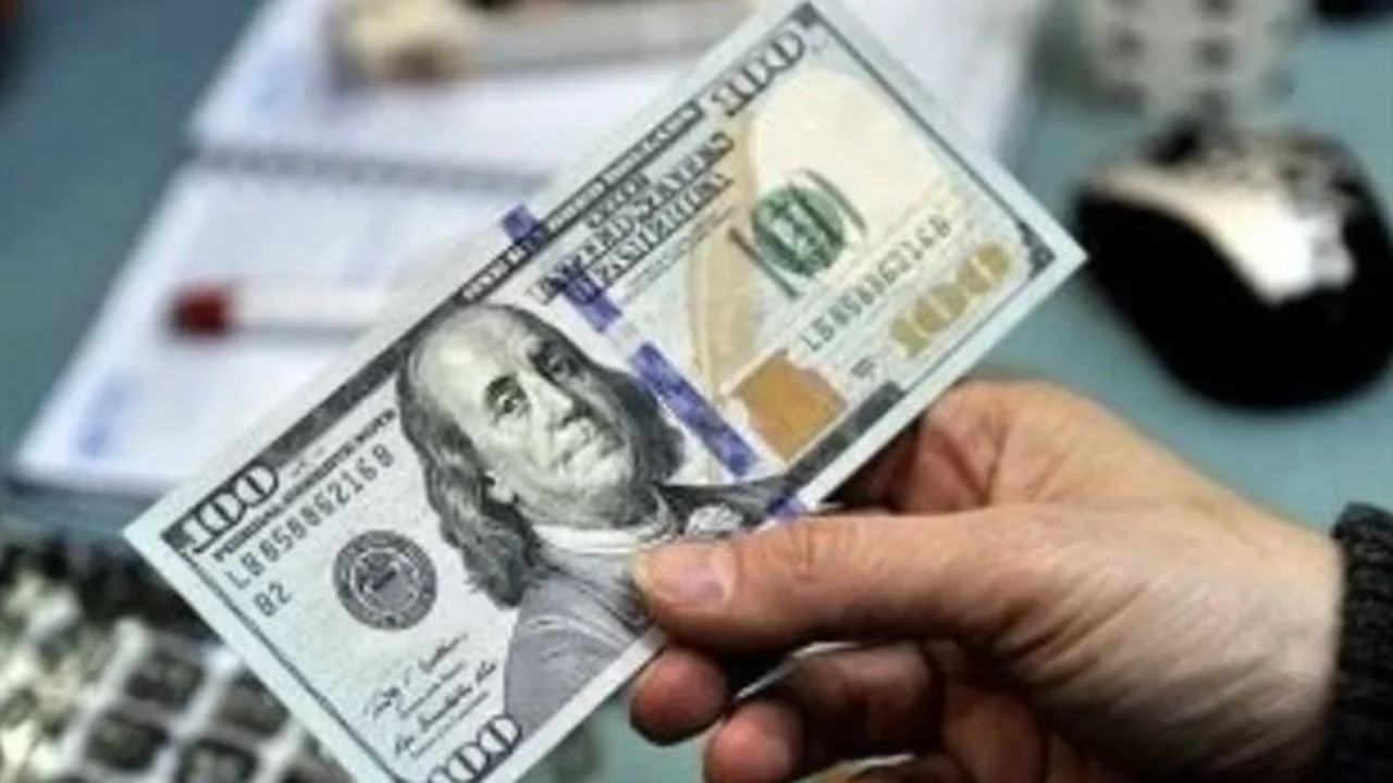 الدولار يواصل تراجعه أمام الجنيه في تعاملات الخميس المسائية